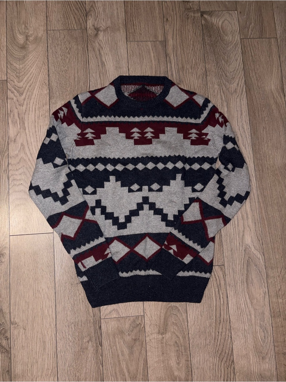 Vintage Men's Geometric Pattern Crewneck Sweater - Gray, Navy & Burgundy